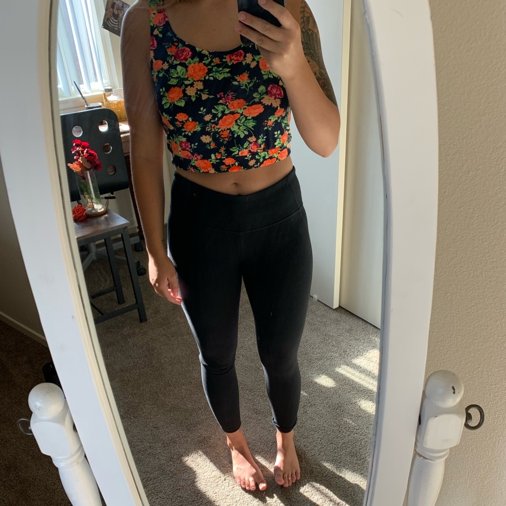 Crop top size large ☀️